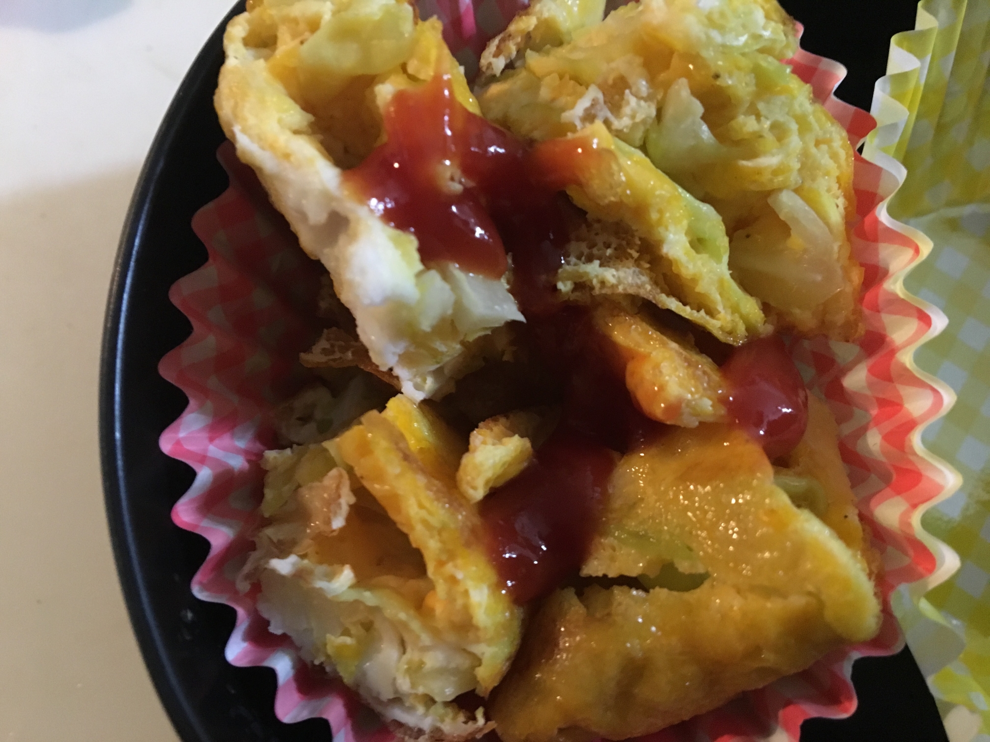キャベツ入り塩胡椒とケチャップで卵焼きの写真