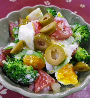 卵トマトブロッコリーの玉ねぎダレあえの写真