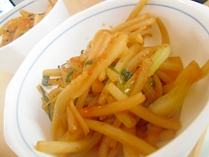 大根の皮のキンピラ　チンゲン菜入りの写真