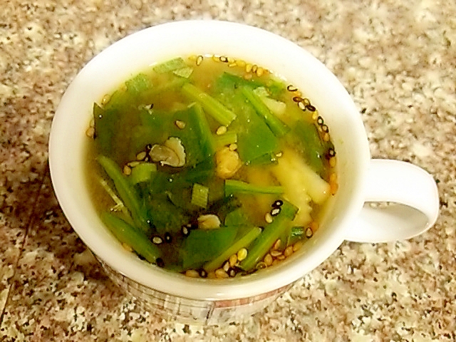 皮ごと大根とブロ茎のしじみお味噌汁の写真