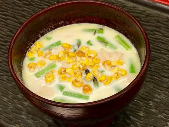 アスパラガスの冷製ミルクスープの写真