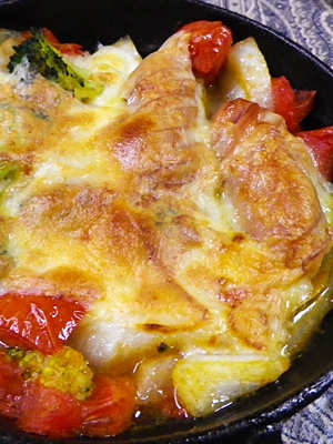 グリルパンで、ソーセージブロッコリーのチーズ焼きの写真