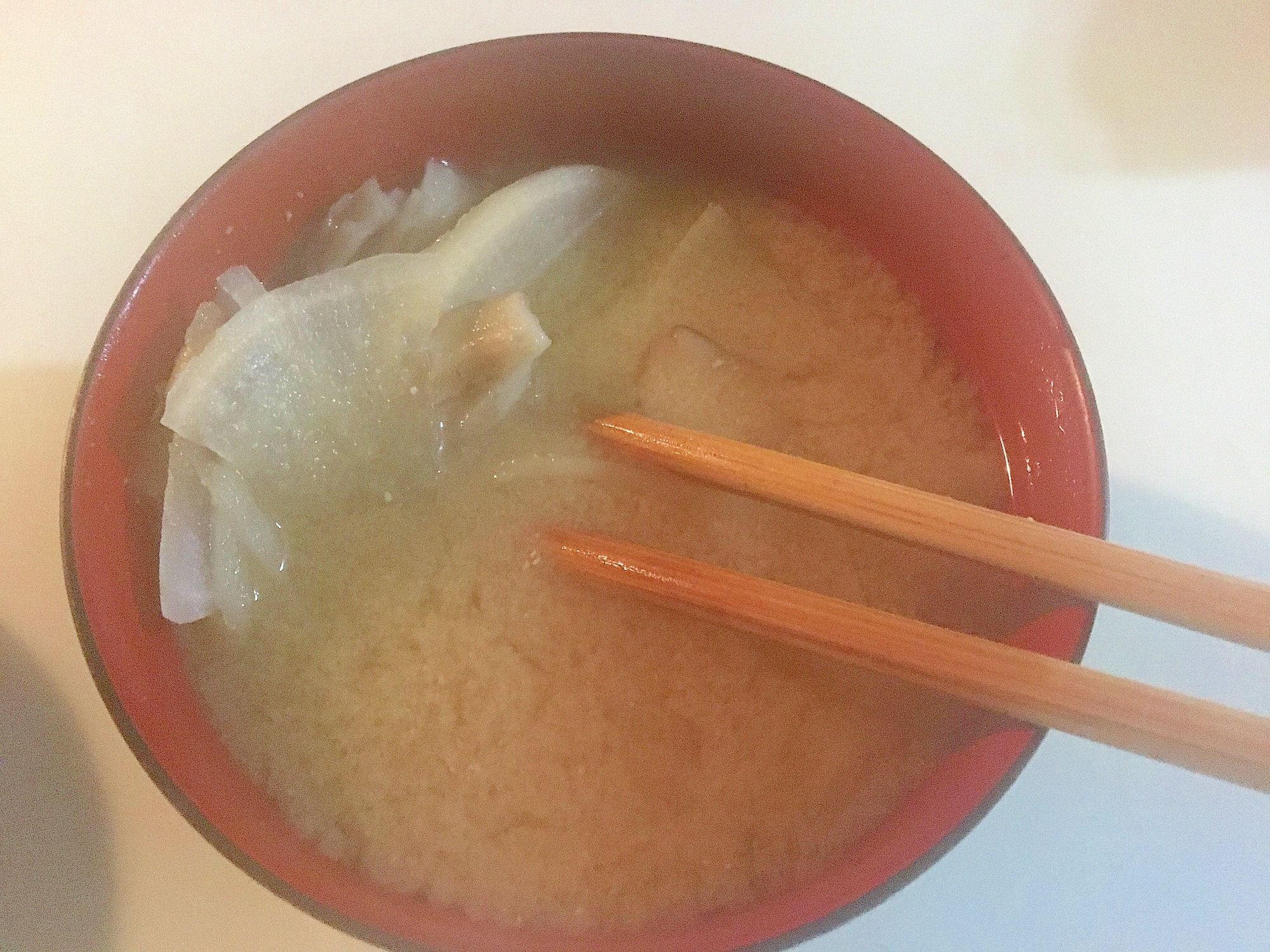 大根皮も一緒に舞茸味噌汁の写真