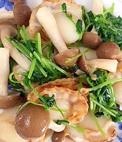 豆苗、しめじ、ベビー帆立の炒め物の写真