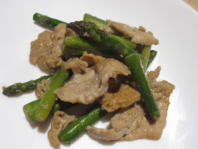 豚肉とアスパラの炒め物の写真