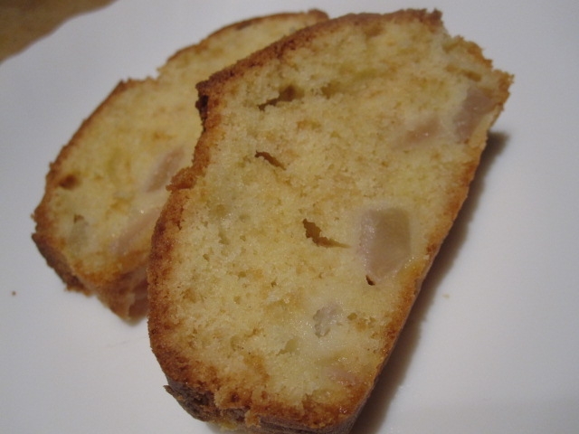 洋梨のパウンドケーキの写真