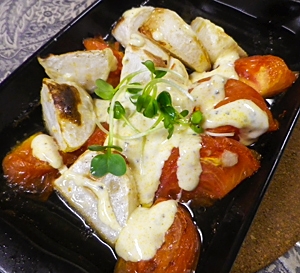 グリルパンで、焼きカブトマトのカレーヨーグルトのせの写真