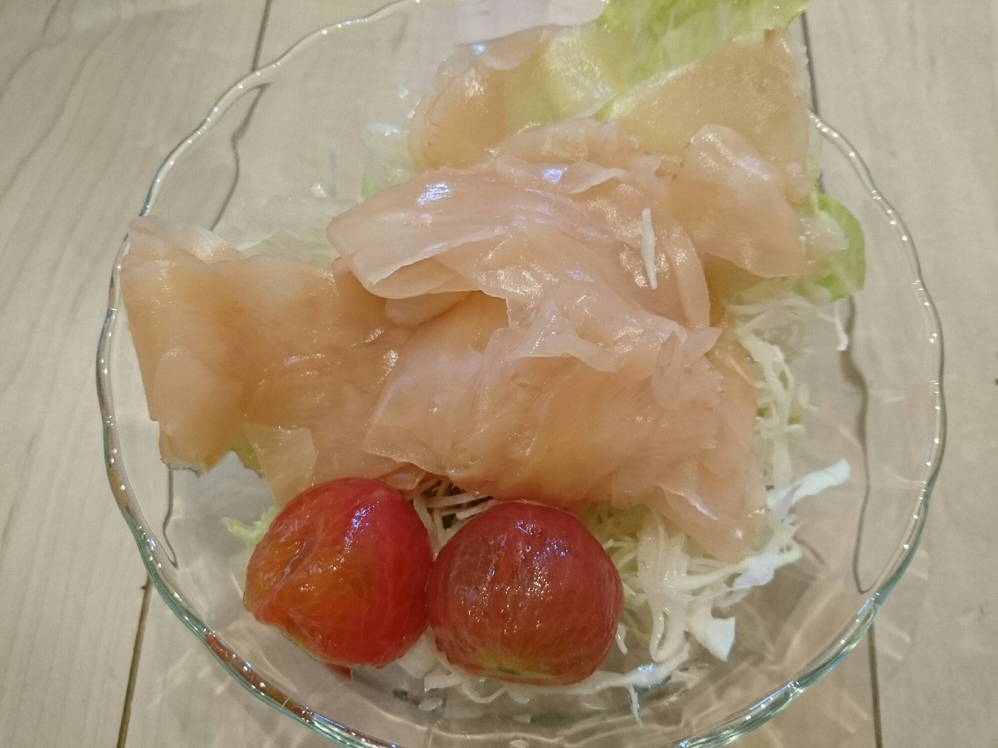 新生姜の甘酢漬けとレタスのさっぱりサラダの写真