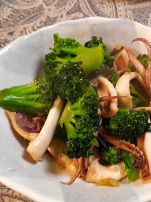 塩干するめとブロッコリーの香り炒めの写真