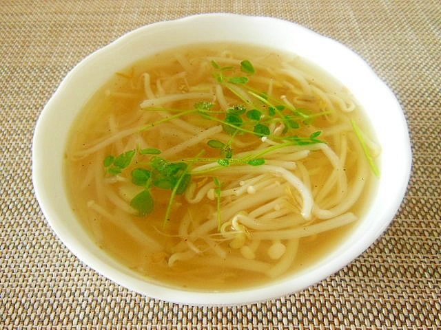 もやしと豆苗とエノキのとろみスープ♪の写真