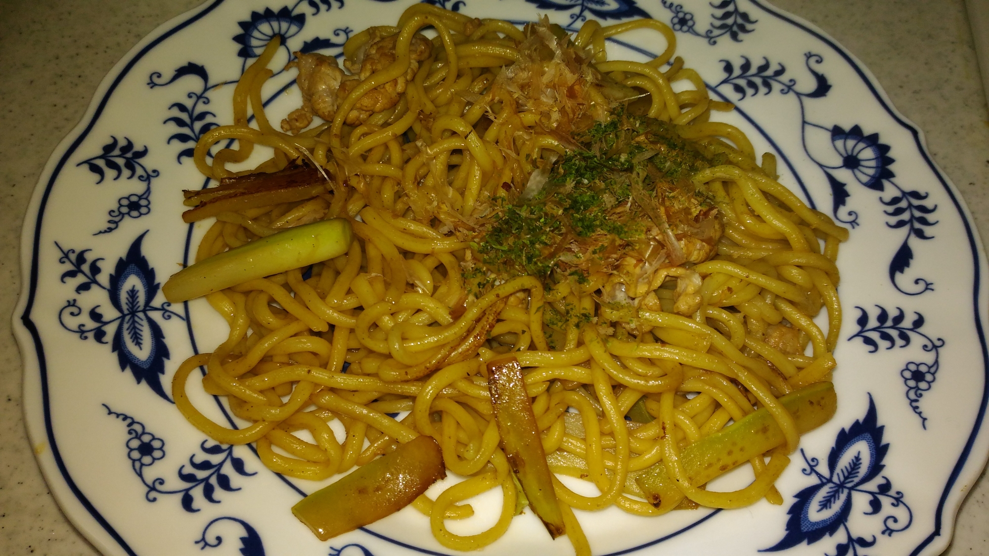 ブロッコリーの茎と豚肉のソース焼きそばの写真