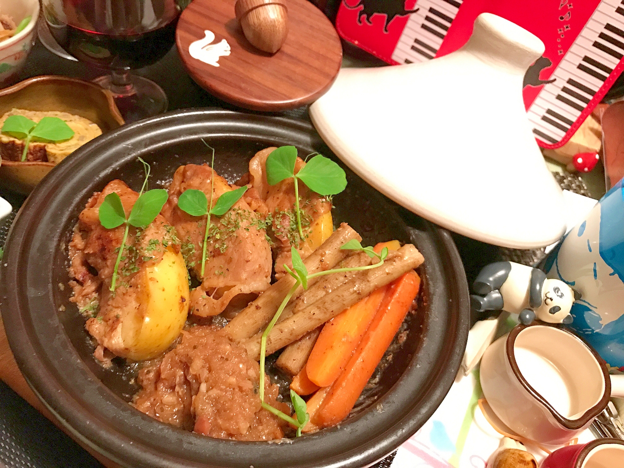 皮まで美味しい林檎の豚肉巻きの写真