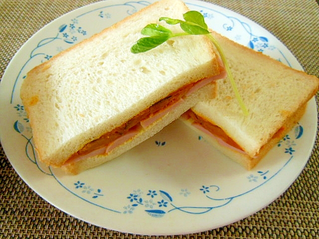 皮付きかぼちゃとソーセージのサンドイッチ♪の写真