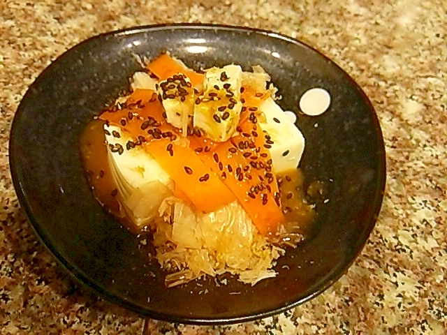 皮ごと人参のチーズおかか冷奴の写真