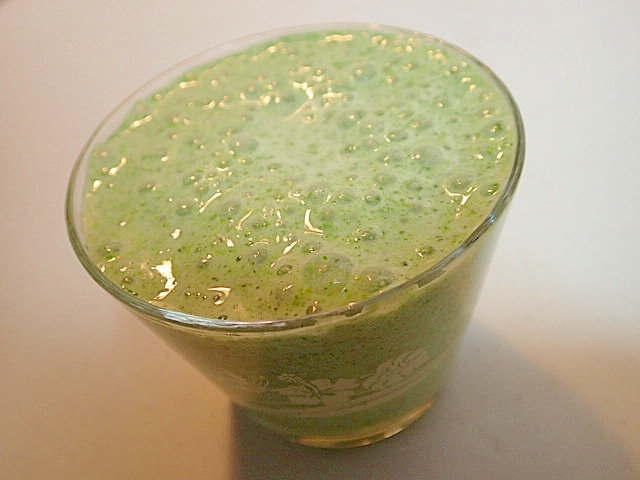 甘酒入り　バナナと丸ごとほうれん草の美的ジュースの写真