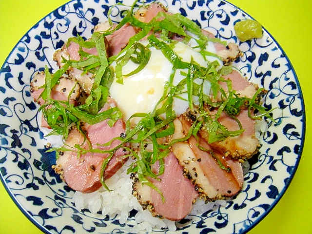 温玉乗せ☆合鴨燻製丼の写真