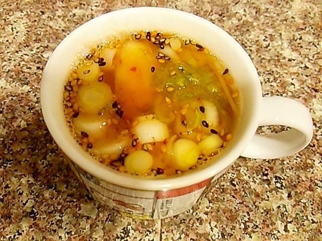 ブロ茎と皮ごと生姜のキムチあごだしスープの写真