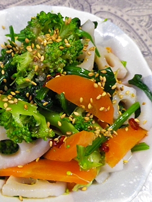 ホウレン草ブロッコリー人参レンコンの中華サラダの写真
