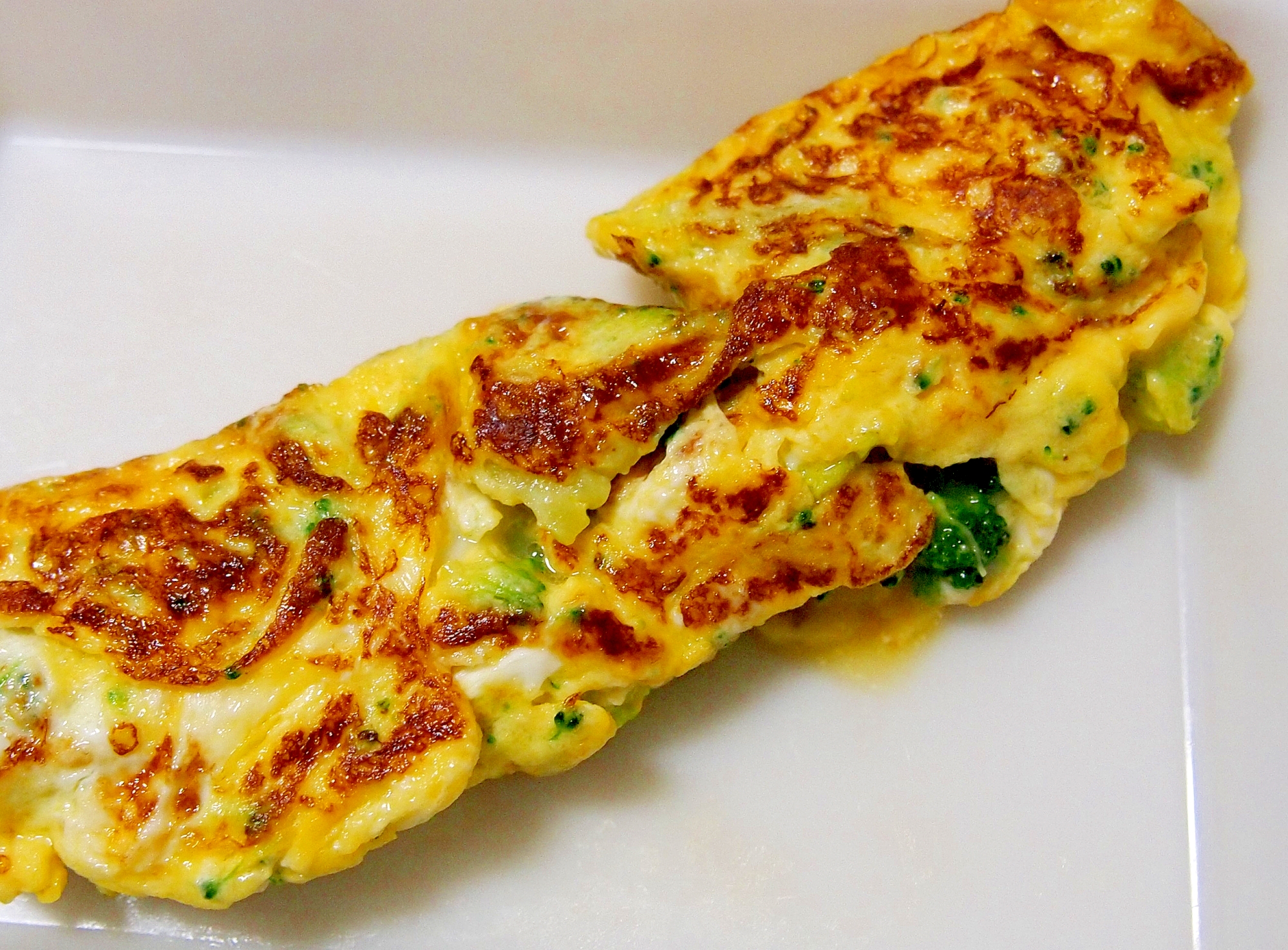 ブロッコリーとチーズのマヨ玉子焼きの写真