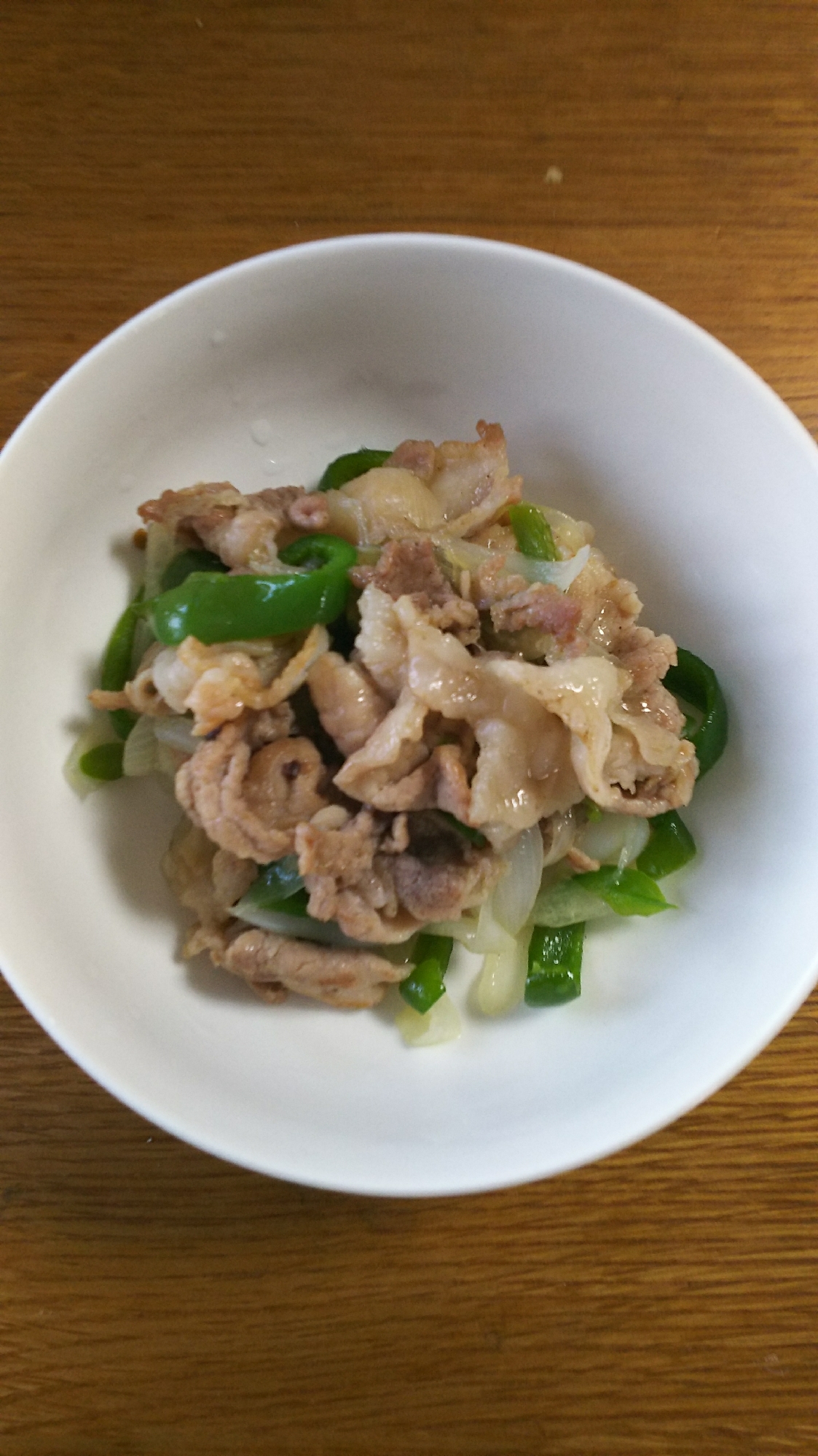 玉ねぎとピーマンと豚肉の炒め物の写真