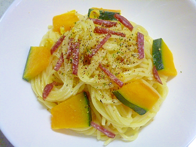 コーンスープの素で♪かぼちゃとサラミのパスタの写真