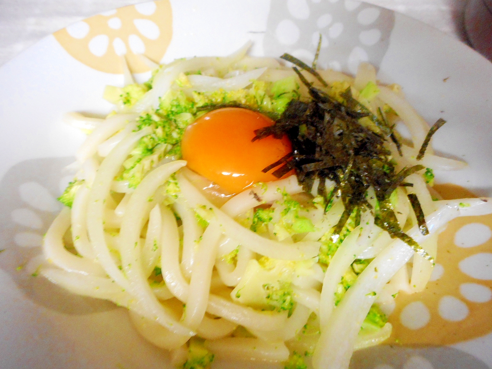 ブロッコリーの白ダシバターうどんの写真