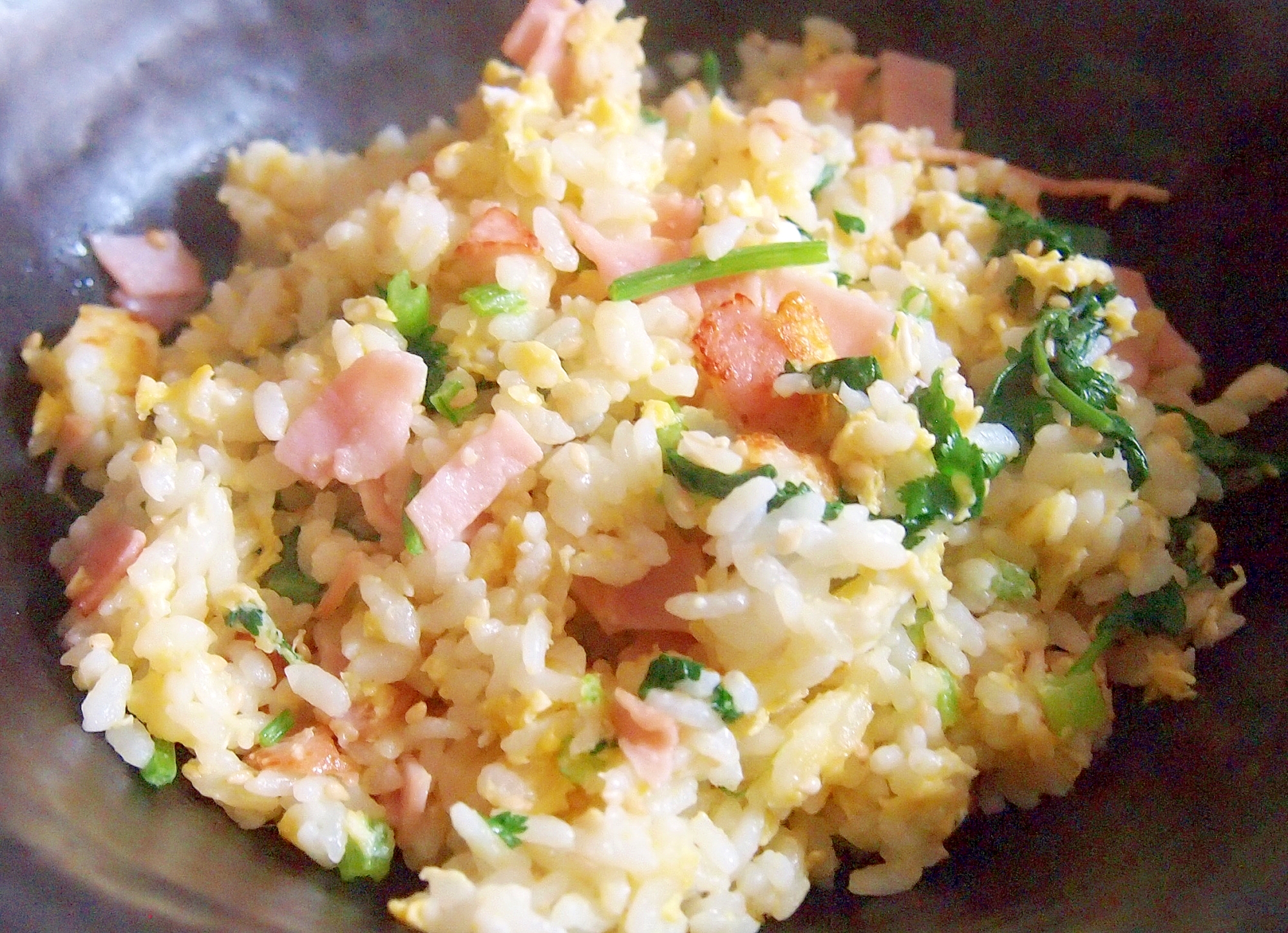 簡単！パクチーとハムの卵炒飯の写真
