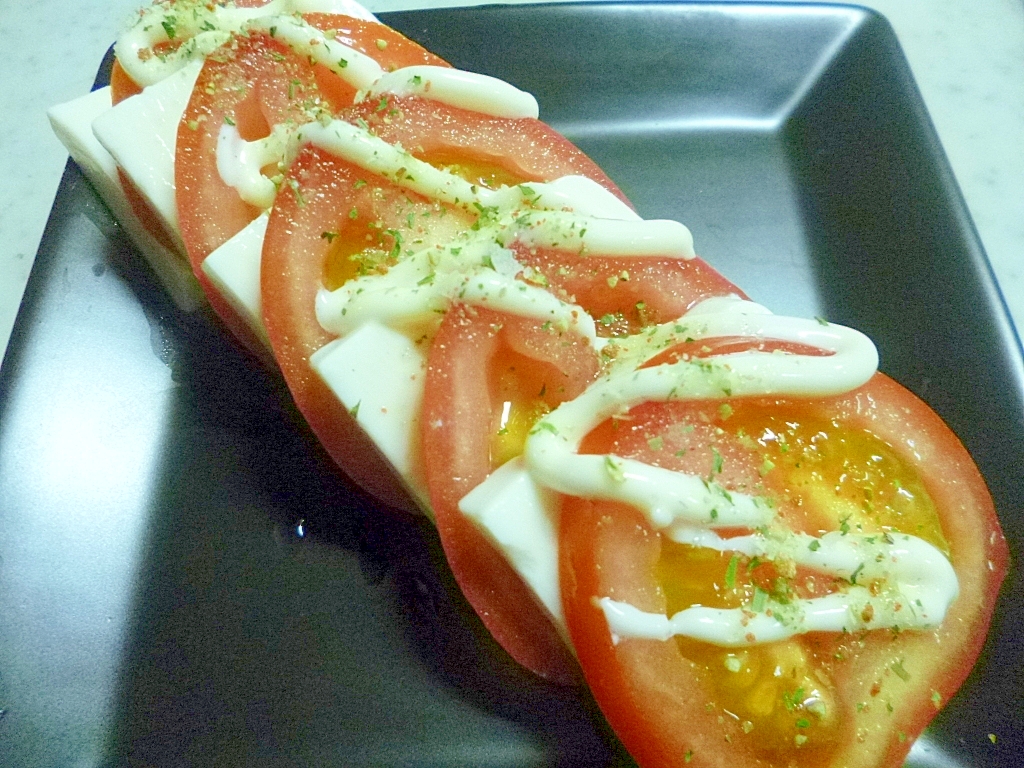 簡単！ヘルシーおつまみ！トマトと豆腐のカプレーゼの写真