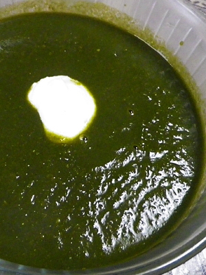 トマトほうれん草のグリーンカレーの写真