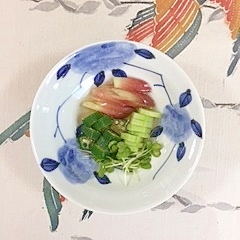 オクラ、茗荷、胡瓜、貝割れの梅酢和えの写真