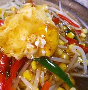 彩り野菜と揚げ卵のあんかけの写真