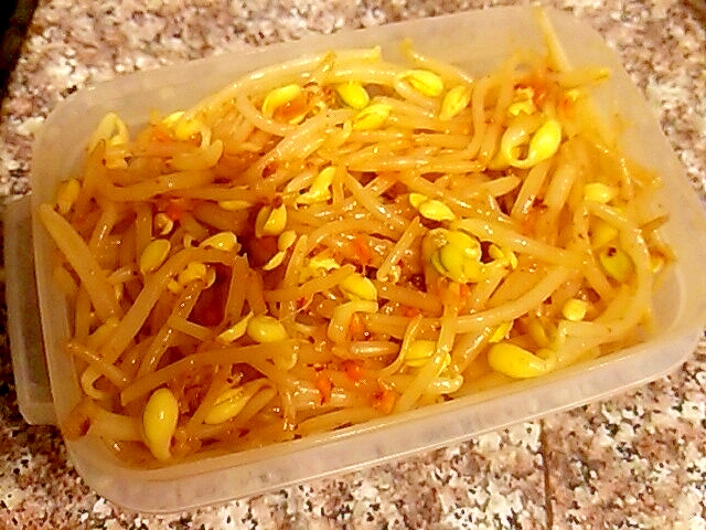 豆もやしの胡麻だれ醤油風味の写真