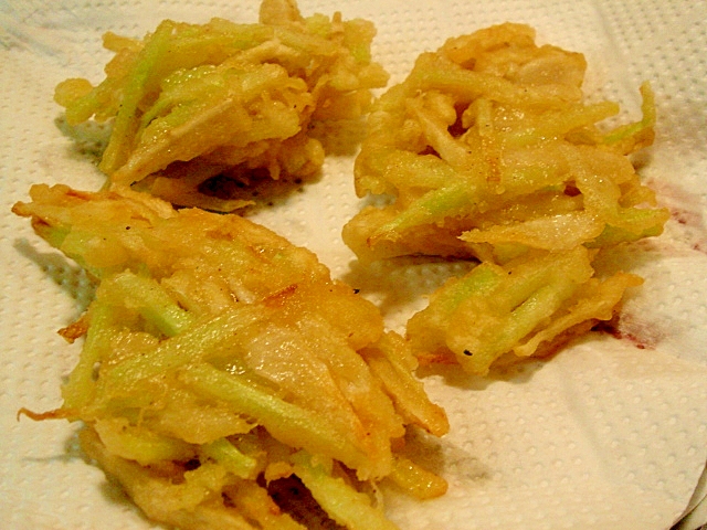 ブロッコリーの茎と牛蒡のかき揚げ