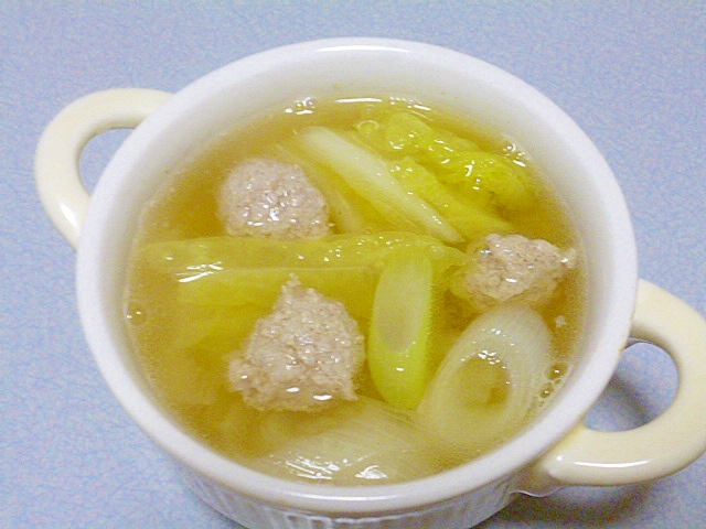 土鍋で簡単♪ぐつぐつ♪白菜と長ネギと肉団子のスープの写真