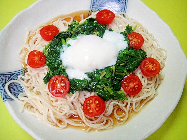 温玉のっけ❤モロヘイヤとミニトマトの冷やしそうめんの写真