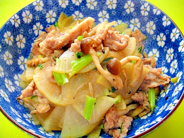 大根と豚肉しめじのクタクタ炒めの写真