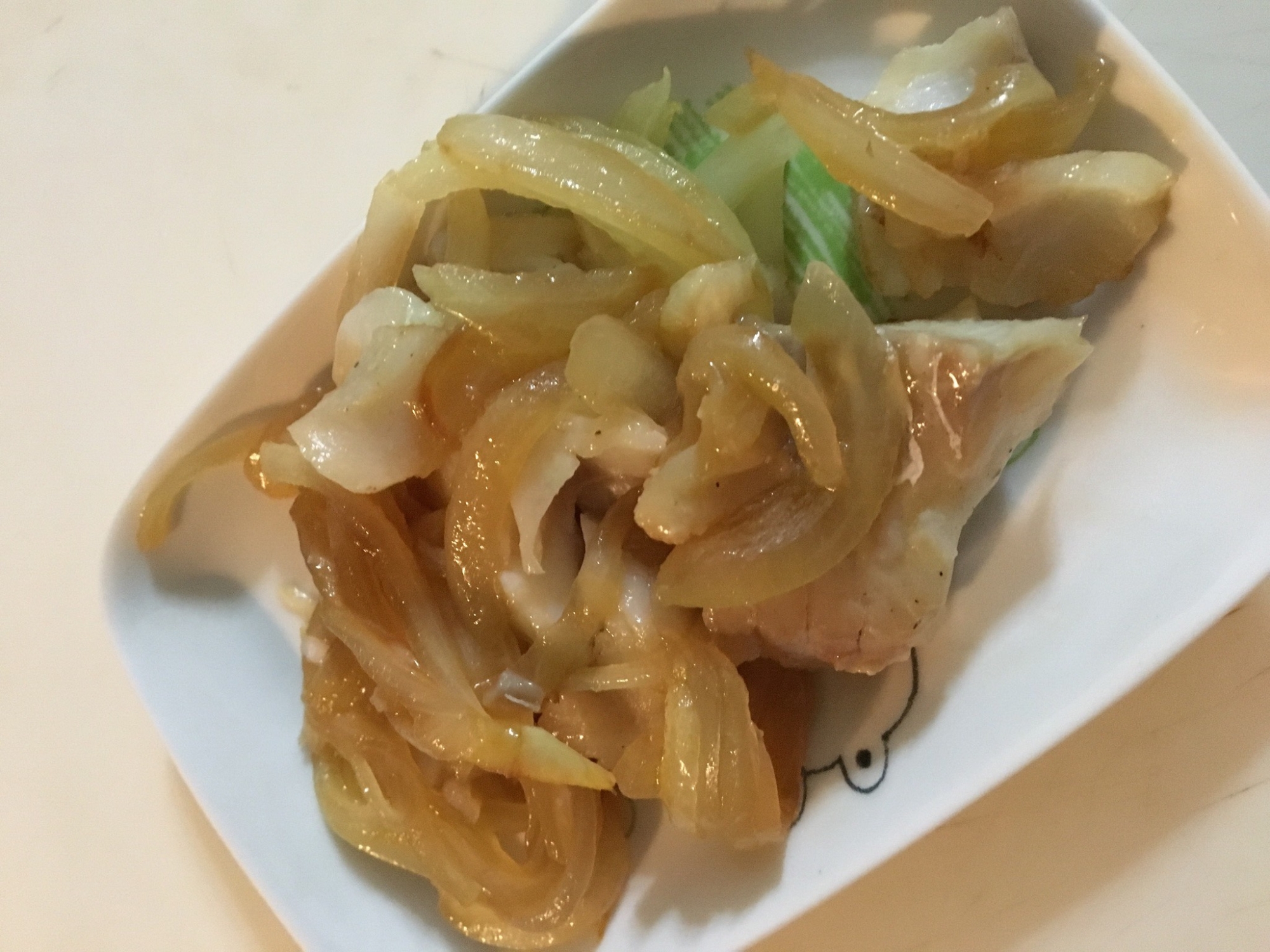 タラと玉ねぎのマーガリン麺つゆ焼きの写真