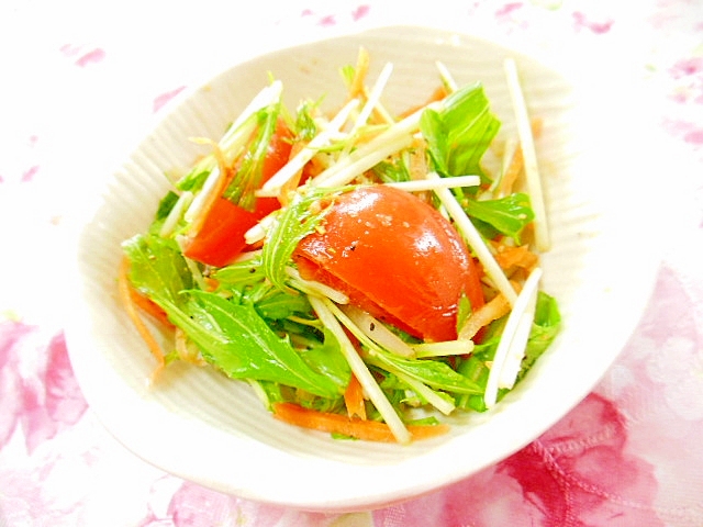 ❤水菜と人参とトマトの黒酢めんつゆ胡麻サラダ❤の写真