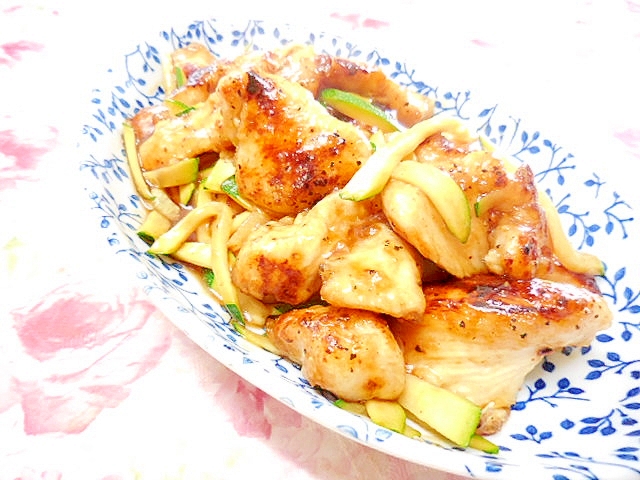 焼肉風味❤鶏ももとズッキーニのソテー❤の写真