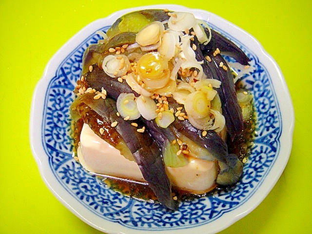 蒸し茄子の中華冷奴の写真