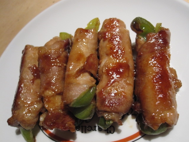 甘辛でご飯がすすむ♪豚肉のピーマン巻きの写真