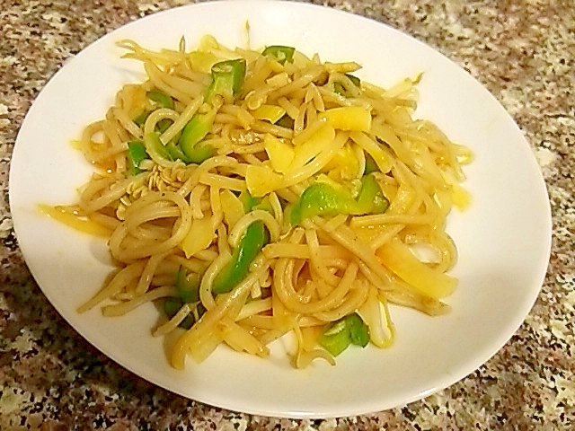 種ごとピーマンのトムヤムお蕎麦の写真