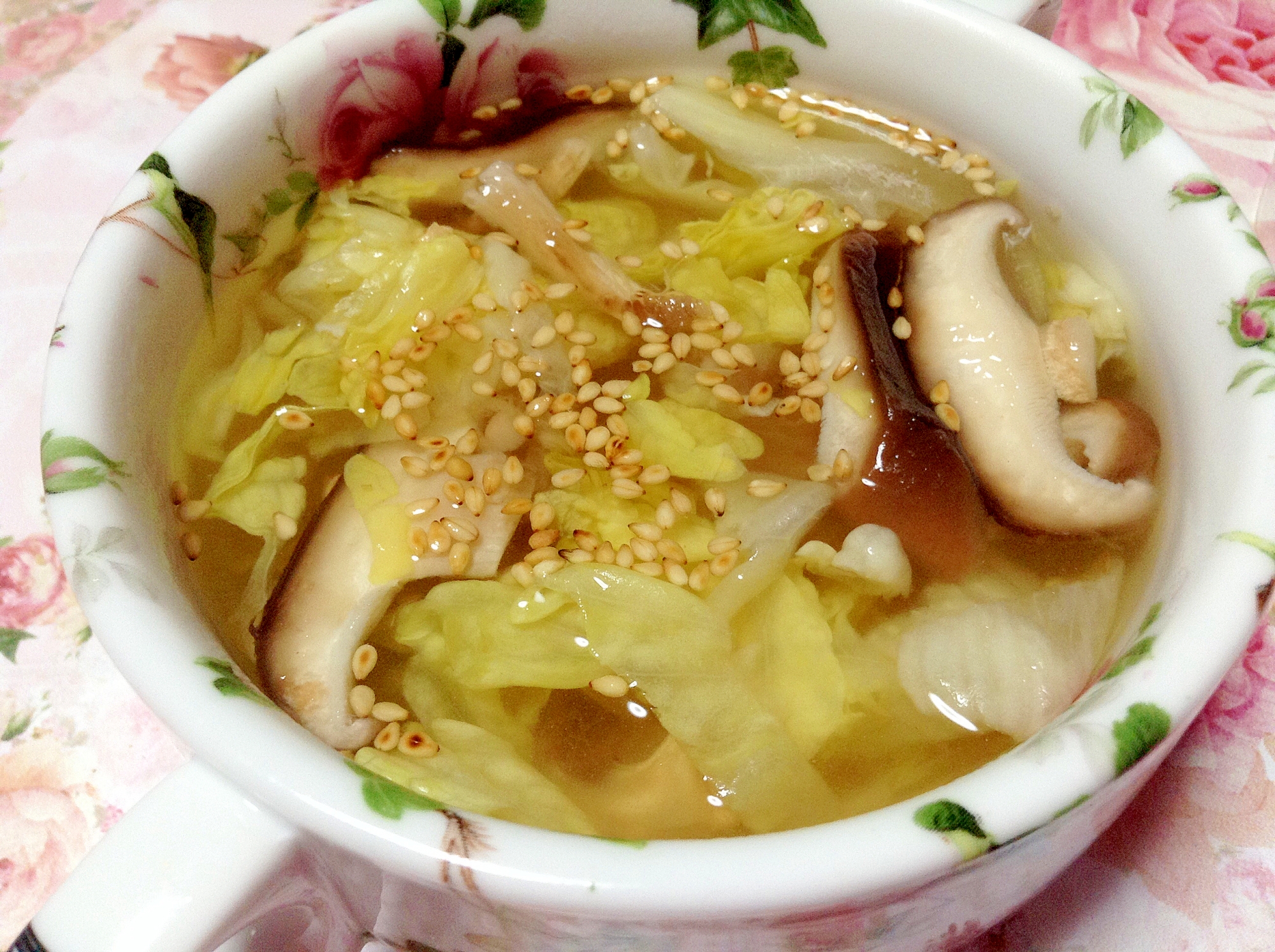 レタスと椎茸のスープ♡の写真