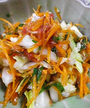 キャベツ人参のだし汁梅大葉漬けの写真