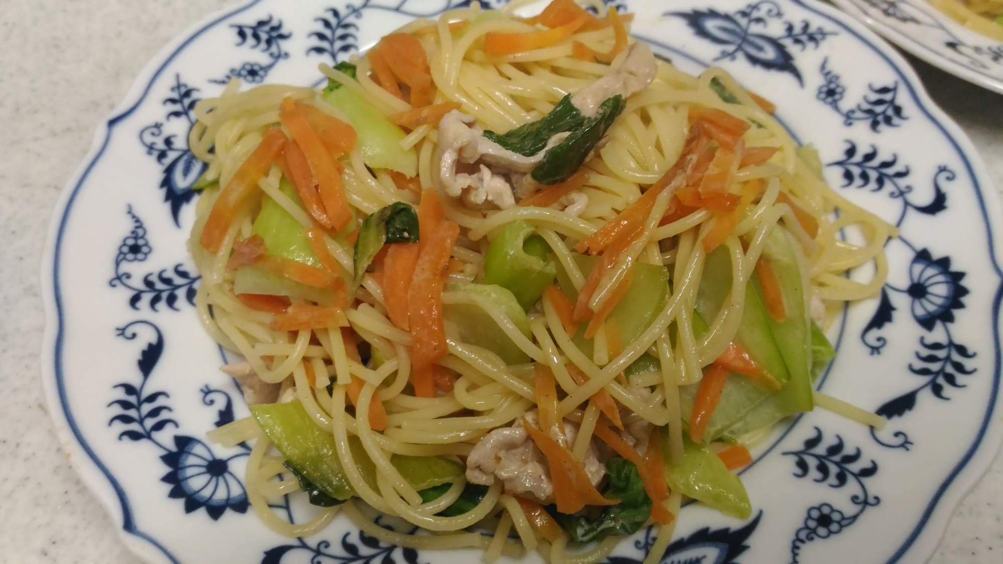 人参と青梗菜のマヨ炒めパスタの写真