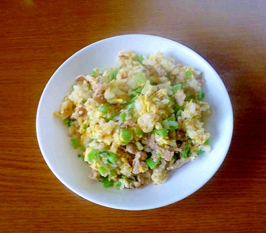 大根葉と豚肉のチャーハンの写真