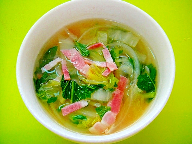 大根の葉入り☆白菜ベーコン玉ねぎのスープの写真