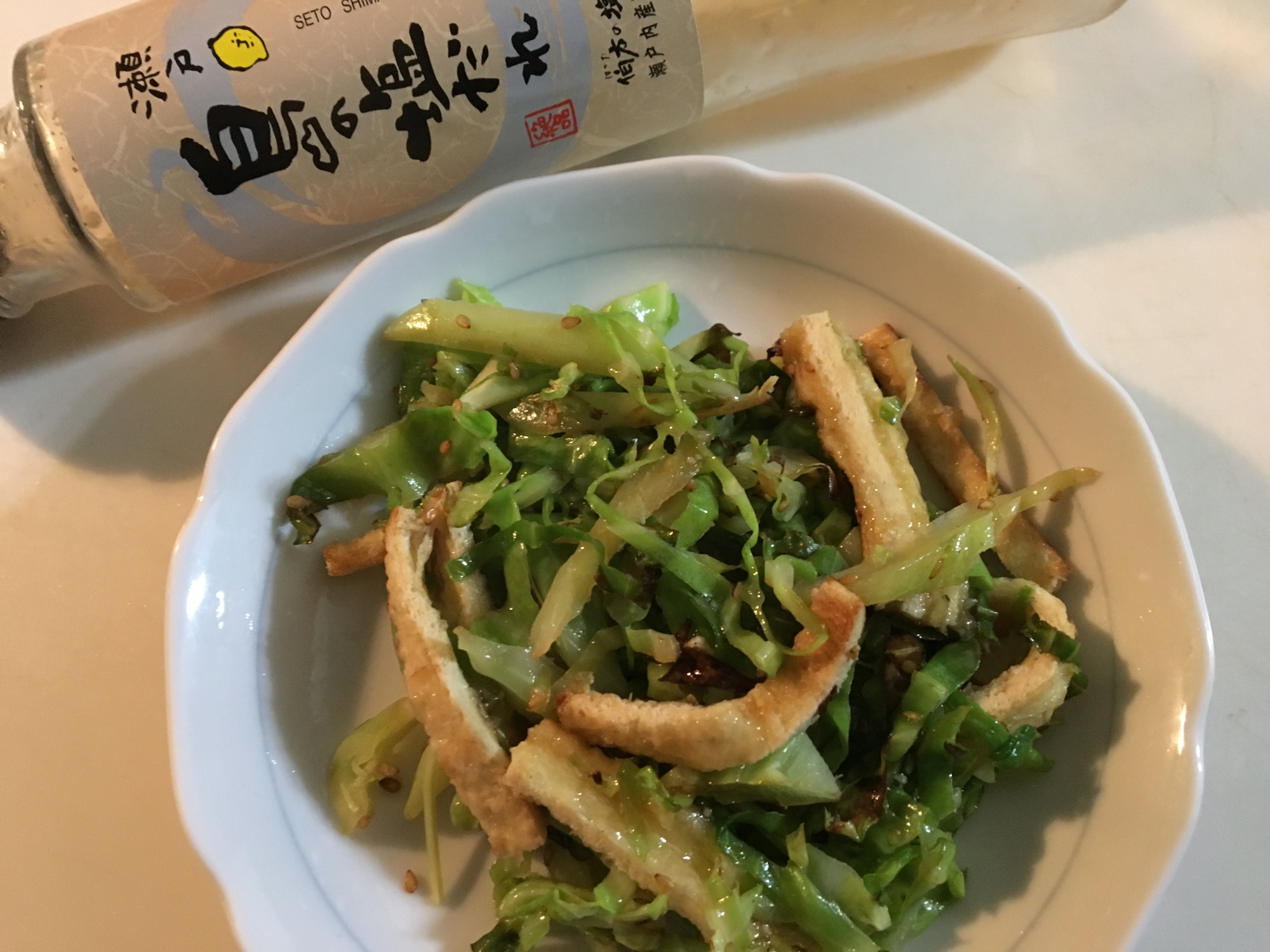 キャベツの外葉も使い切り薄揚げホットサラダの写真