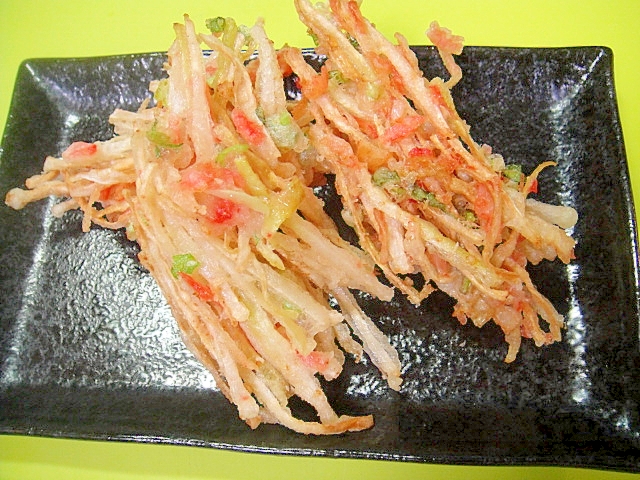 大根の皮と葉 干し桜海老のかき揚げの写真