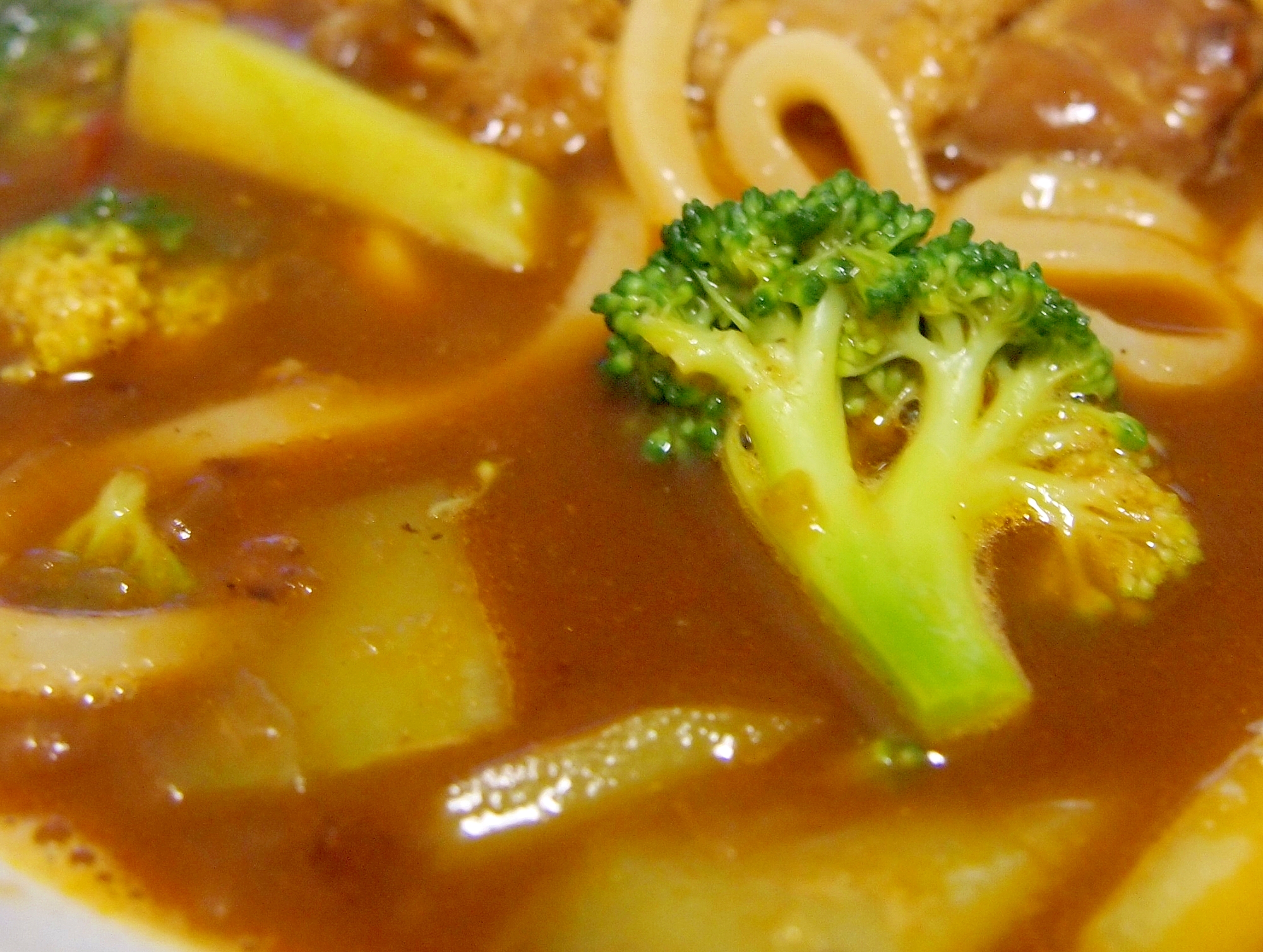 ブロッコリーと豚肉のカレーうどんの写真